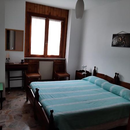 Bilocale A Piazza Brembana Apartment Bagian luar foto