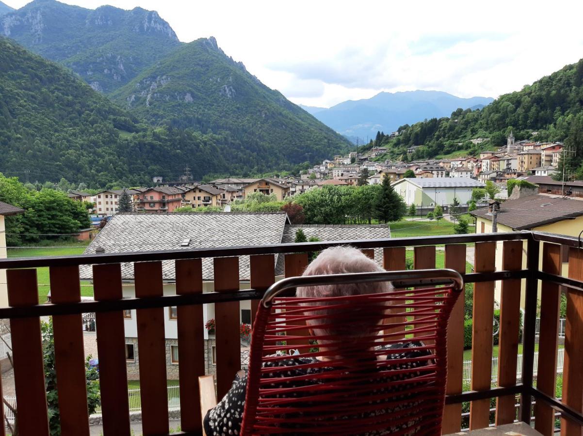 Bilocale A Piazza Brembana Apartment Bagian luar foto