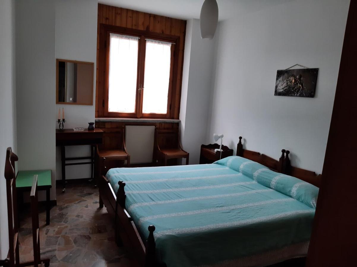 Bilocale A Piazza Brembana Apartment Bagian luar foto