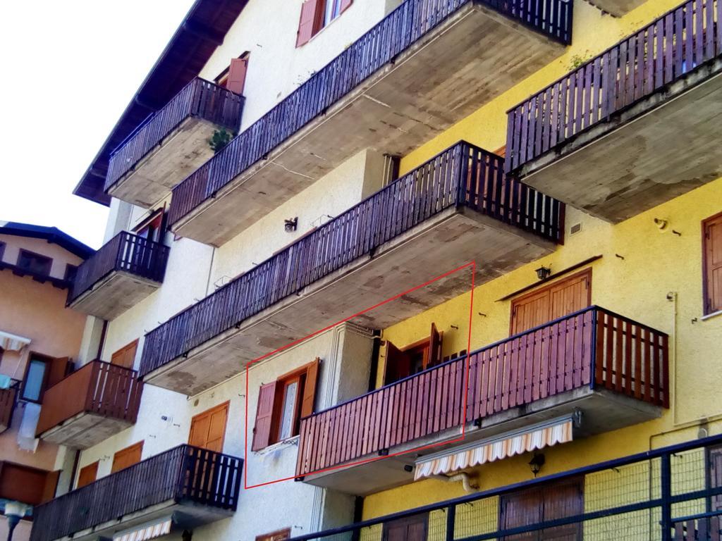 Bilocale A Piazza Brembana Apartment Bagian luar foto