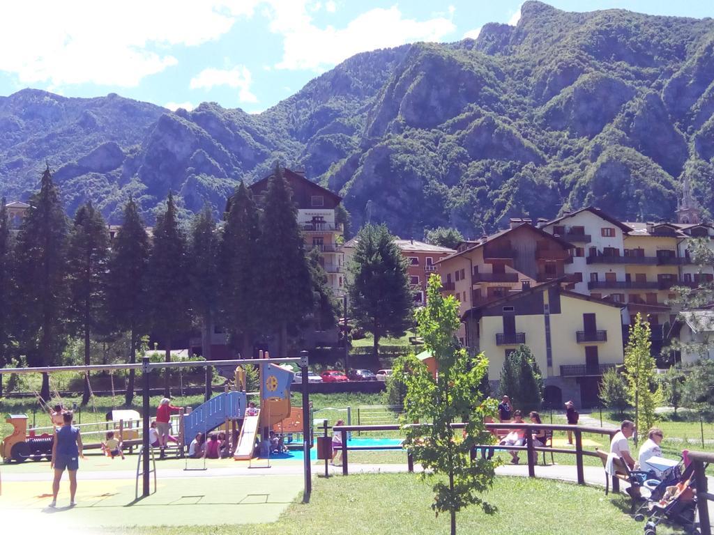 Bilocale A Piazza Brembana Apartment Bagian luar foto