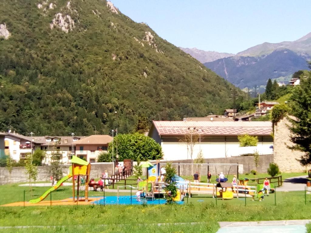 Bilocale A Piazza Brembana Apartment Bagian luar foto