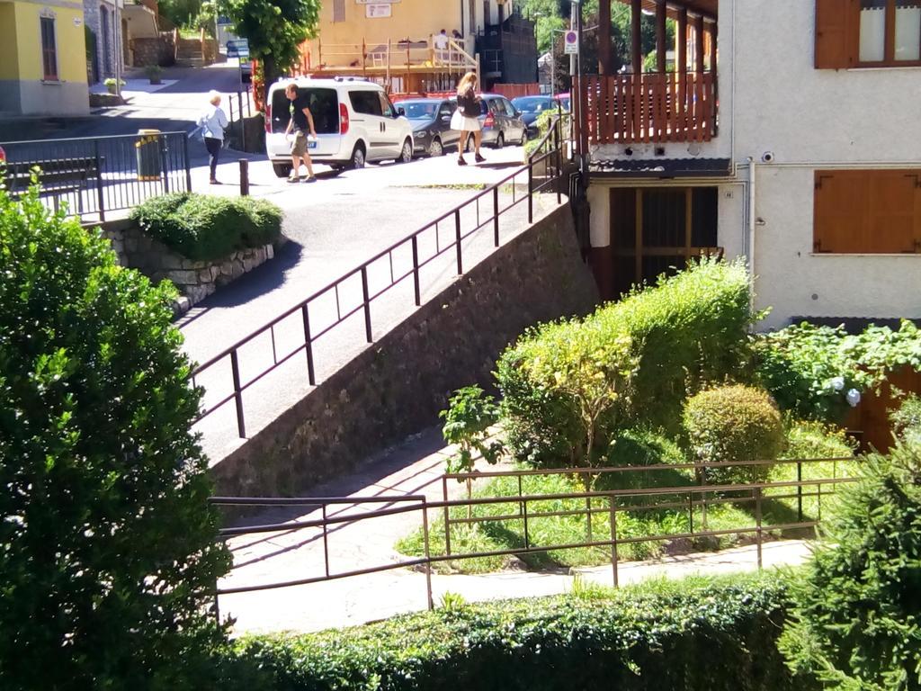 Bilocale A Piazza Brembana Apartment Bagian luar foto