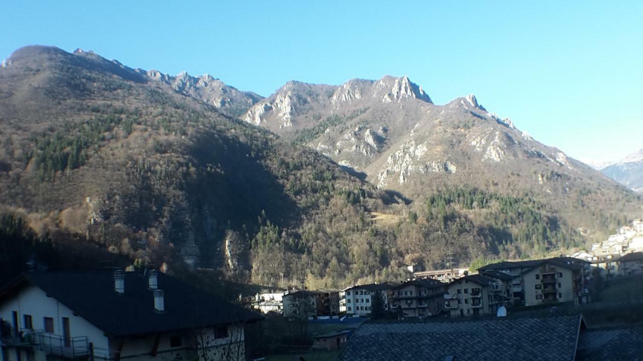 Bilocale A Piazza Brembana Apartment Bagian luar foto
